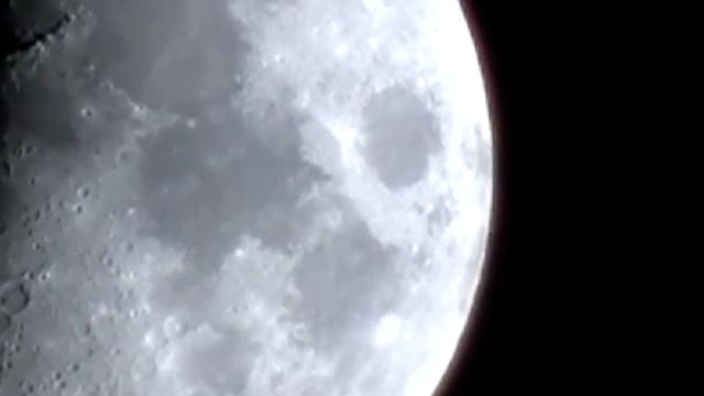 Close up of Craters on Moon смотреть онлайн