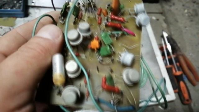 Электросчетчик ЦЭ 6807 1994 года и немного плат с КМ конденсаторами смотреть онлайн