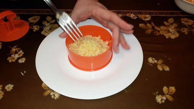 Праздничный салат "Жизнь удалась" с креветками и красной икрой. смотреть онлайн