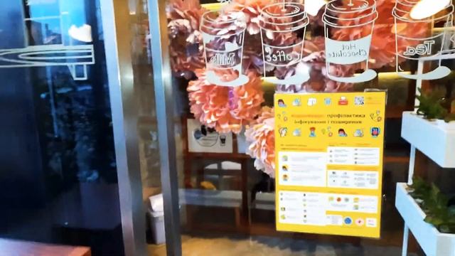 Как заезжать на инвалидной коляске в модный ресторан! Ребёнок с ДЦП едет "барствовать" в LA Spezia! смотреть онлайн