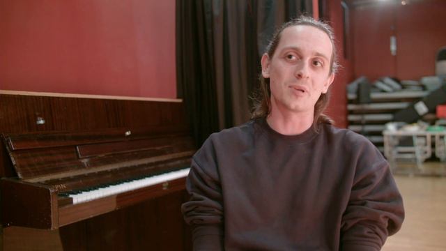 Anna X in the West End | Emma Corrin, Nabhaan Rizwan interviews смотреть онлайн