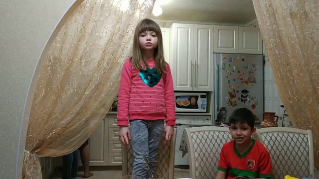 Некоторых моментах я конечно заикалась Егор просто не знаю как сказать но он очень сильно ржал Миша смотреть онлайн