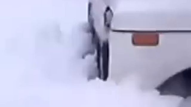 Как почистить снег автомобилем? смотреть онлайн