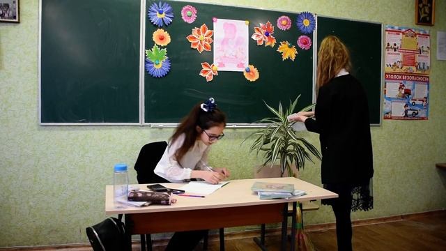 Сценка "Как я помогаю маме" смотреть онлайн