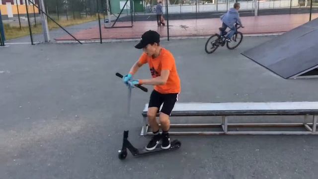Катание в парке и стриту на самокате? смотреть онлайн