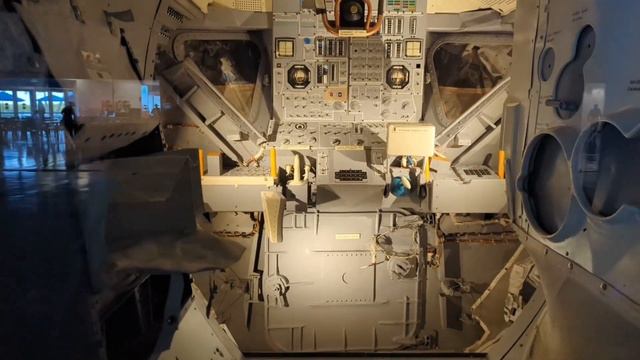 Kennedy Space Center - Touring the Past, Present, and Future of Space Travel - Now We Roam смотреть онлайн