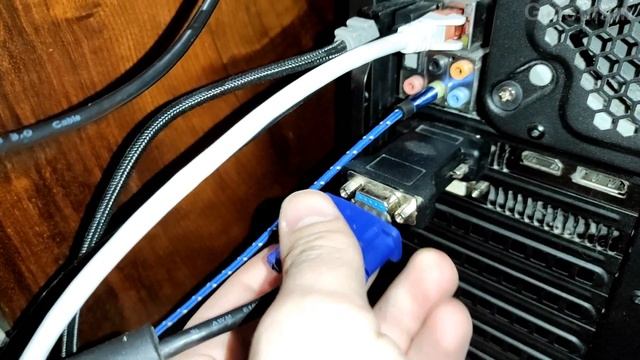 How to Connect a Computer Monitor - HDMI / DVI / VGA / DisplayPort - EXPLAINED смотреть онлайн
