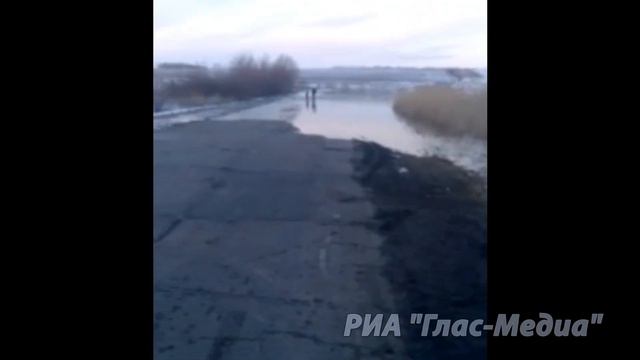 В селе Чигорак Борисоглебского района затопило дамбу смотреть онлайн