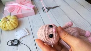Утяжки и оформление мордочки для вязаной игрушки