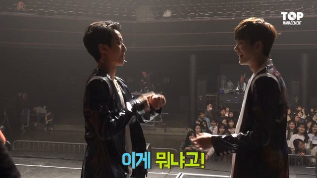 [Behind the scenes] Playing games while waiting to go up on the stage | Top Management смотреть онлайн