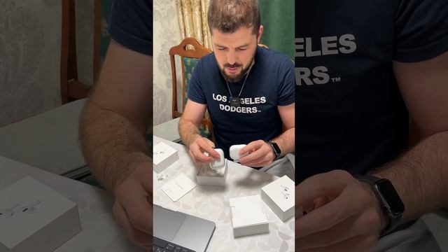 Сравнение наушников AirPods Pro 2 2022 Lightning и AirPods Pro 2 2023 ￼Type-C￼ смотреть онлайн