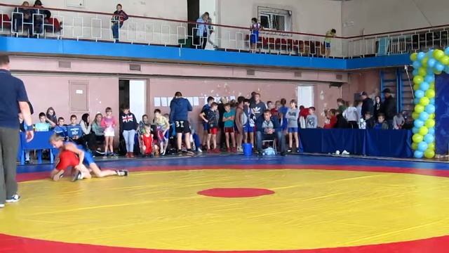 Вольная борьба г.Токмак, клуб чемпион 14.10.2017 (ковер В) смотреть онлайн