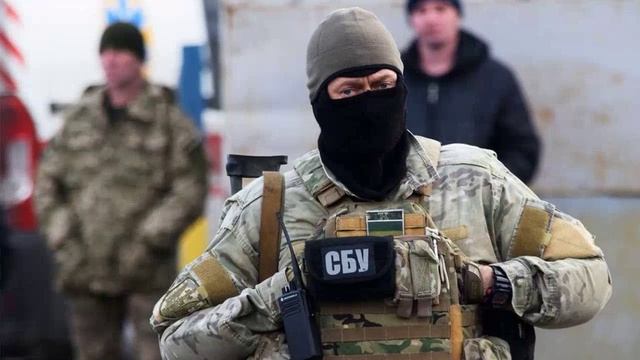 Источник сообщил о вербовке СБУ украинцев, выезжающих в Россию.mp4