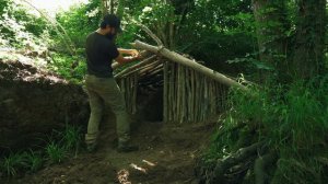 Строительство теплого укрытия викингов под мостом