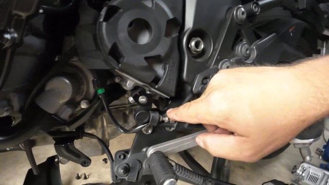 SW-Motech skid plate/engine guard installation смотреть онлайн