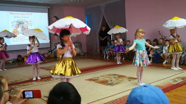 Детский сад Колобок. День семьи 2018г. Группы "Теремок" и "Топтыжки" смотреть онлайн