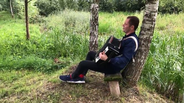 Старый клён песня на Аккордеоне |поющий Баянист на праздник видео| Застольные песни на баяне смотреть онлайн