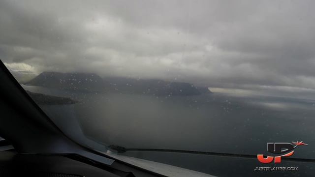 Visual Approach Iceland Extreme Airport | Cockpit Dash 8 смотреть онлайн