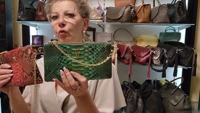 Сумочки из кожи питона с ручной росписью от итальянской фабрики GHIBLI #fashion #сумки #italy #bag смотреть онлайн