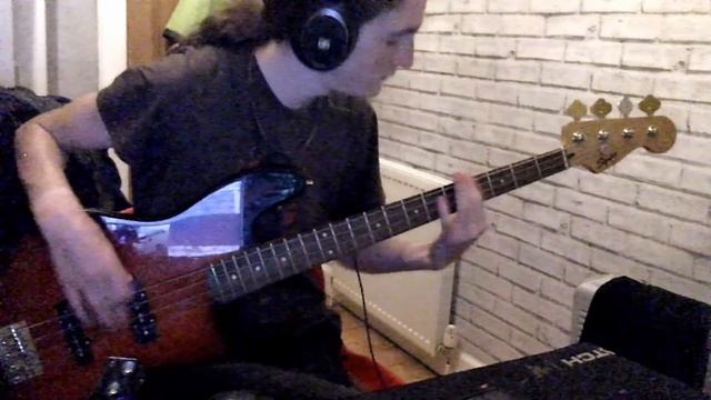 Kaiser Chiefs - I Predict a Riot Bass Cover смотреть онлайн