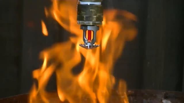 Fire sprinkler test with water смотреть онлайн