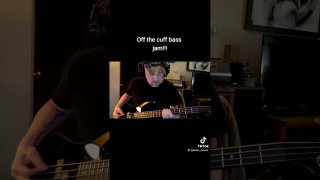 Off the cuff bass jamz!! :) Ibanez mikro bass. смотреть онлайн