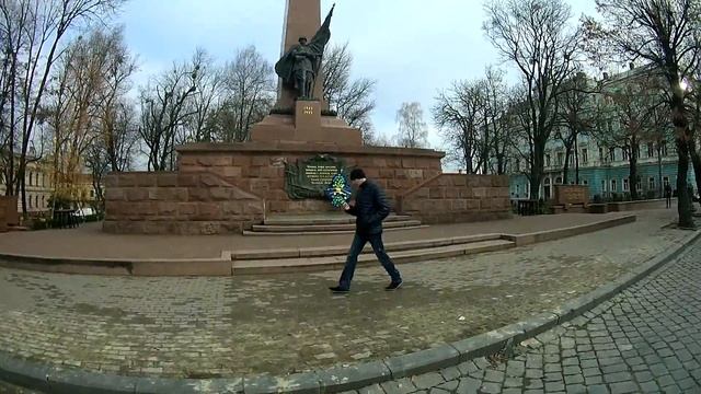 Прогулка по Соборной площади (бывшая площадь Советская), Черновцы смотреть онлайн