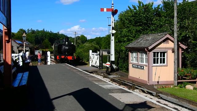 Locomotive 6412 arriving at Staverton Station, SDR смотреть онлайн