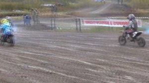 Детский мотокросс.Сахалин. Братан жгёт!!!