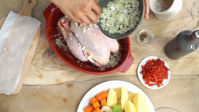 Форма для запекания курицы с крышкой Emile Henry смотреть онлайн