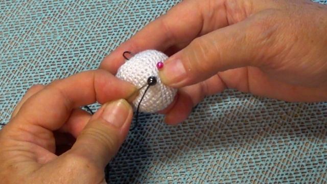 Маленький зайчик крючком. ч.2. How to crochet a little bunny. смотреть онлайн
