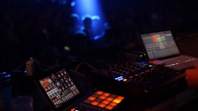 Format:B live @ UTOPIA Island 2013 смотреть онлайн