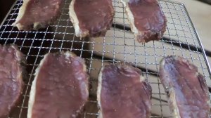 Мясо в дегидраторе.