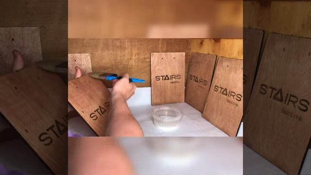 Доски меню, деревянные планшеты, гравировка логотипа на дереве.Покрытие дерева лаком.Деревянное мен смотреть онлайн