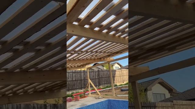 Строительство бассейна сделали навес над бассейном