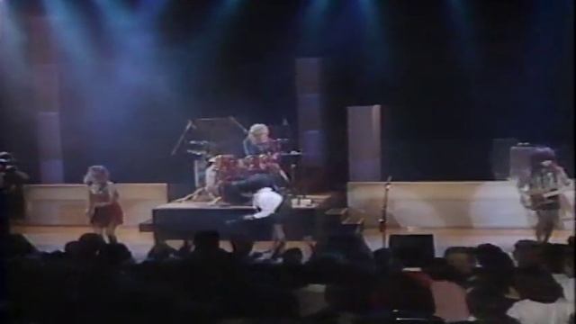 Bangles - Walking Down Your Street (1986) PIttsburgh, PA смотреть онлайн