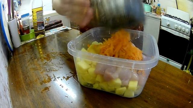 Куриное филе с картошкой в рукаве. смотреть онлайн