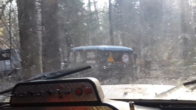 Объезд между деревьев смотреть онлайн
