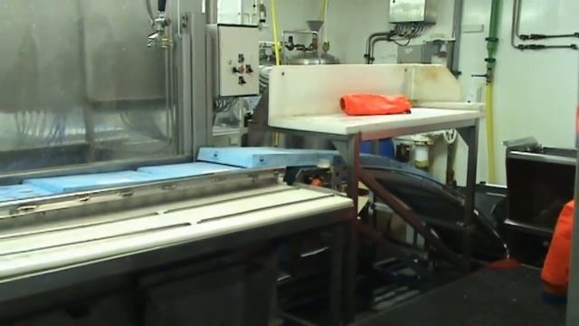 Freezing trawler fishing and processing fish fillets. смотреть онлайн