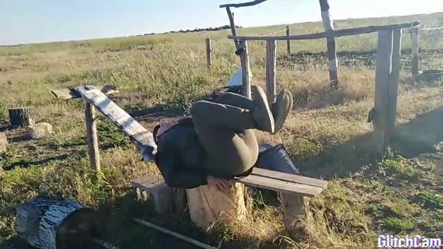 Бомбим пресс на лавке. Тренировка без инвентаря смотреть онлайн