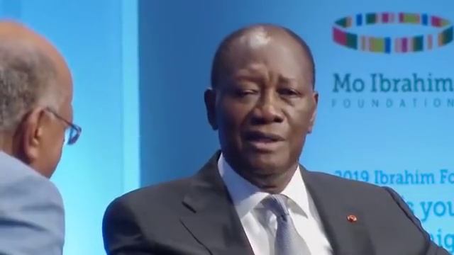 Panel du Forum Mo Ibrahim : Entretien avec le président Alassane Ouattara смотреть онлайн