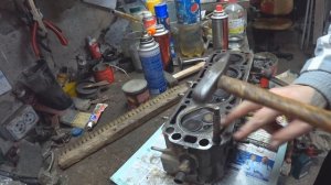 Два способа извлечения закисших направляющих втулок ГБЦ.