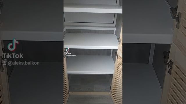 отделка балкона ПВХ панелями, жалюзийный шкаф. смотреть онлайн