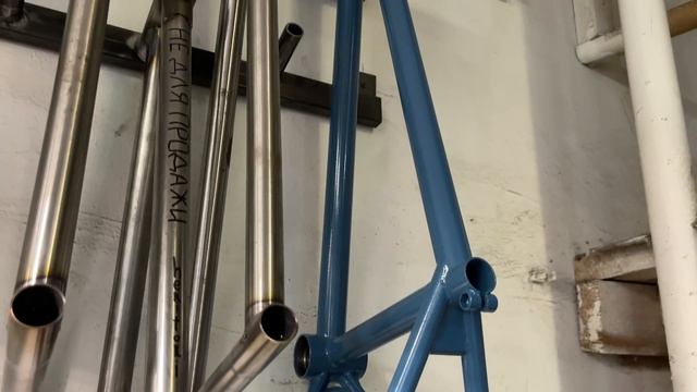 ЗАВОДСКИЕ БУДНИ #1: ПРАВКА РАМ, АРГОНА НЕТ, ЧЕКИНГ ВИЛОК смотреть онлайн