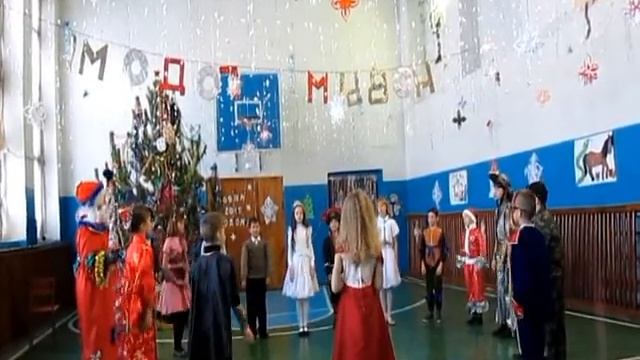 Новый Год у ворот смотреть онлайн
