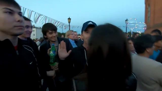 Среди друзей всегда есть такой весёлый друг, и позитивный. смотреть онлайн