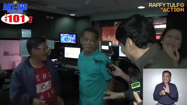 PART 1 | INIWAN SIYA NG MISIS NIYA PERO TIYAK SASAKIT ANG TIYAN NIYO SA KATATAWA! смотреть онлайн