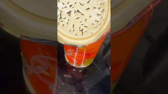 Помидоры ВОЛШЕБНЫЕ за рассолом очередь!Кисло-сладкие/Без стерилизации!#маринованныепомидоры смотреть онлайн