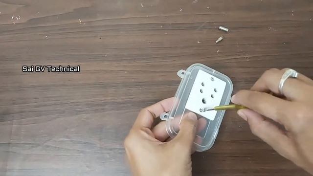 How to Fit 3 pin Plug into a 2 pin Socket in Switch Board || 3 Pin plug to 2 Pin Socket || Life hac смотреть онлайн