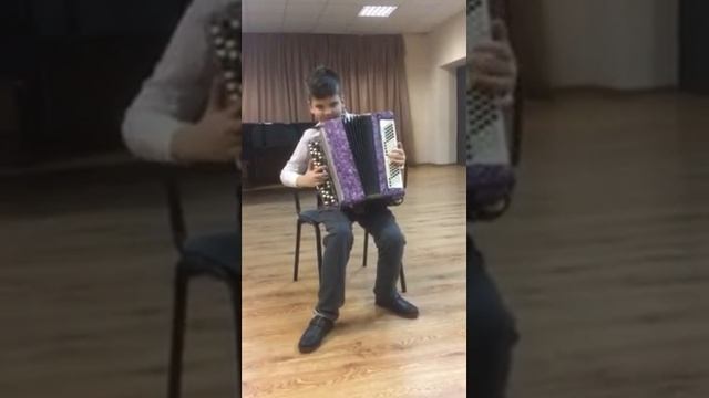 Русская плясовая "Барыня" исполняет Кузьмин Илиан смотреть онлайн